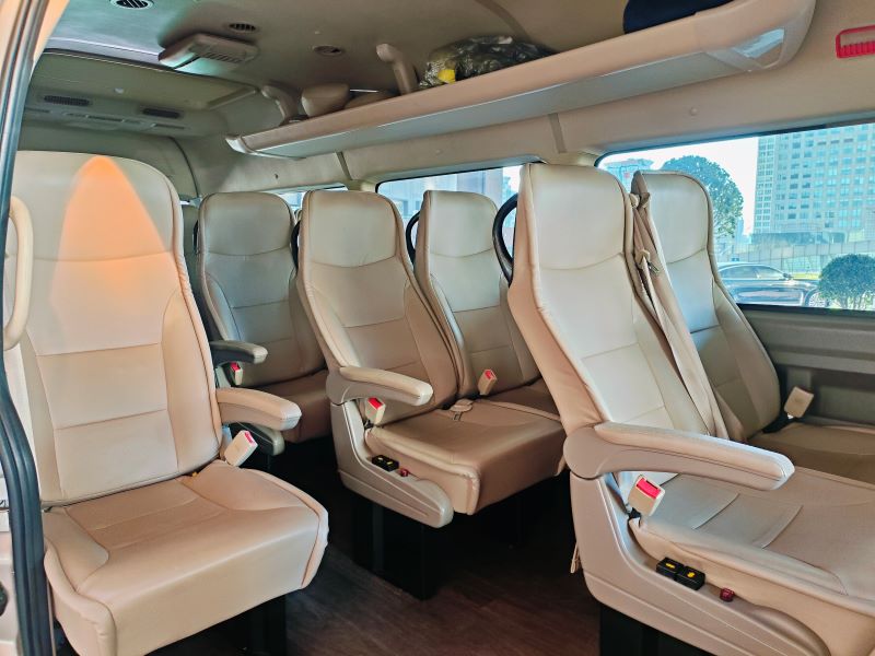 17 seats Van